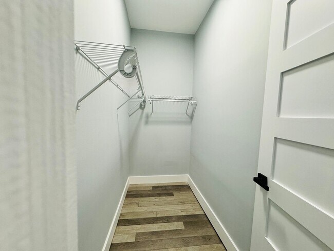 Building Photo - RATE DROP ALERT! (was $2600/month)