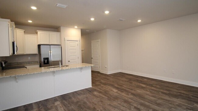 Building Photo - 1635 Iroquois Ct