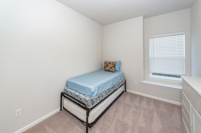 Building Photo - 4 Bedroom, 3.5 Bathroom Townhome in The Marshes at Cooper River - Charleston