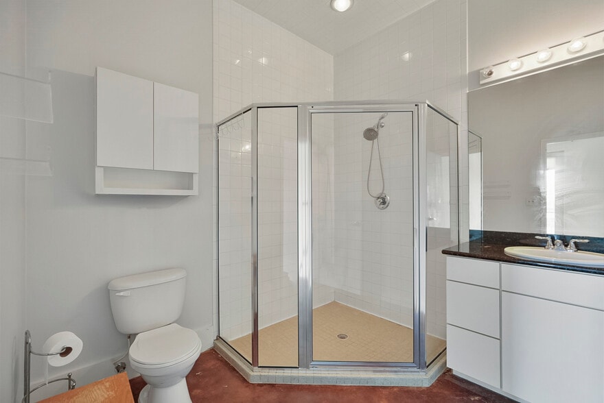 primary shower - 911 Keith Ln