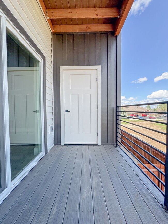 Building Photo - Pet Friendly 2 bed/ 2 bath unit at Soldier...