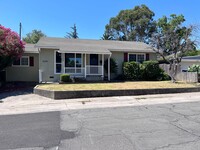 Building Photo - BEAUTIFUL UPDATED HOME IN EAST SAC!!