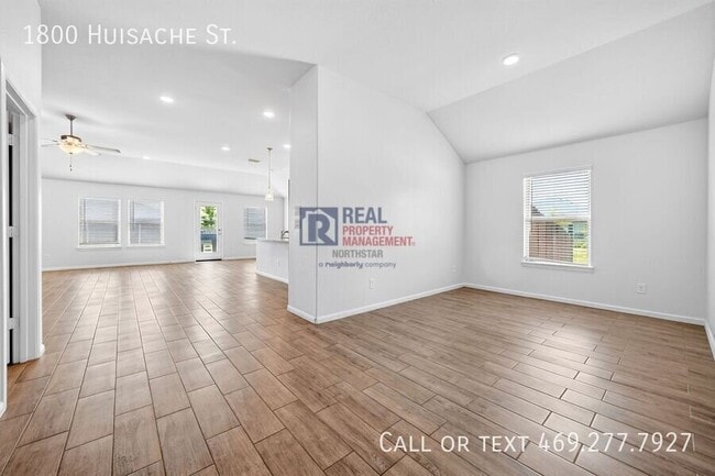 Building Photo - 1800 Huisache St
