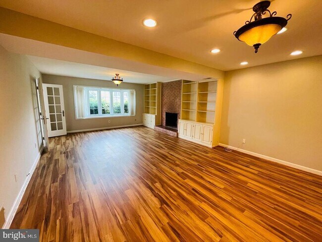 Building Photo - 7115 Warbler Ln