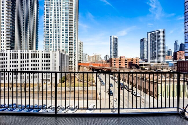 Building Photo - 330 N Clinton St