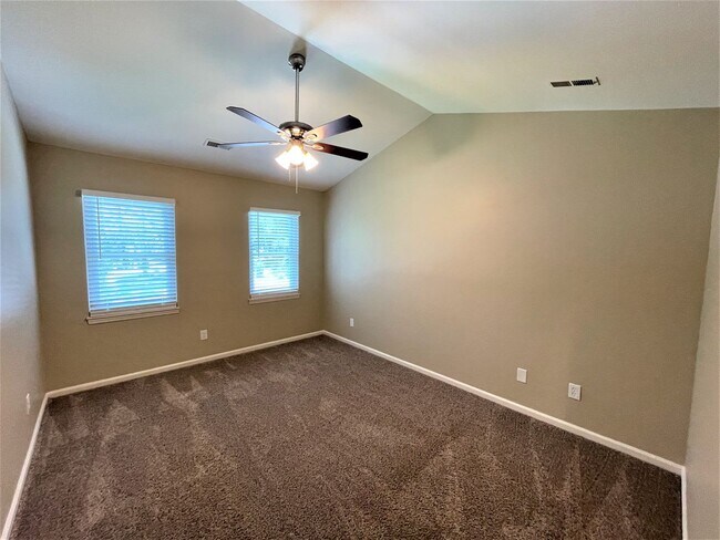Building Photo - 2701 Olde Whitehall Rd