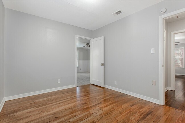 Building Photo - 7326 Casa Loma Ave