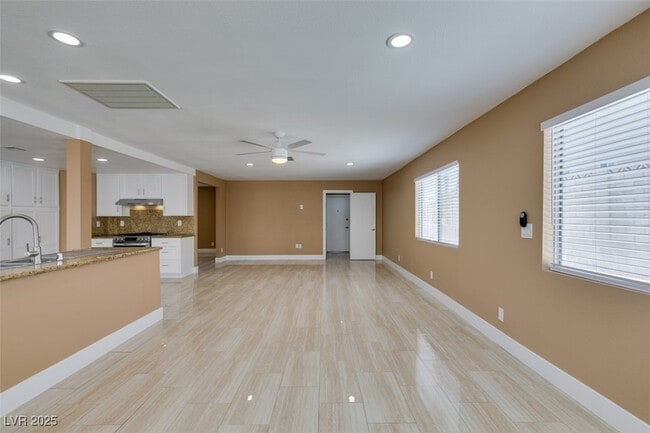 Building Photo - 3966 Green Leaf Dr