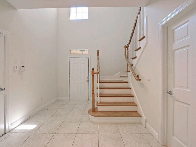 Building Photo - 1645 Baseline Ln