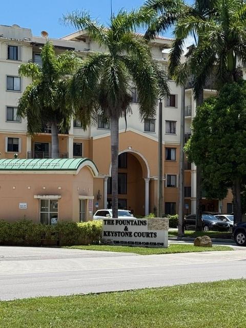 Building Photo - 9350 Fontainebleau Blvd