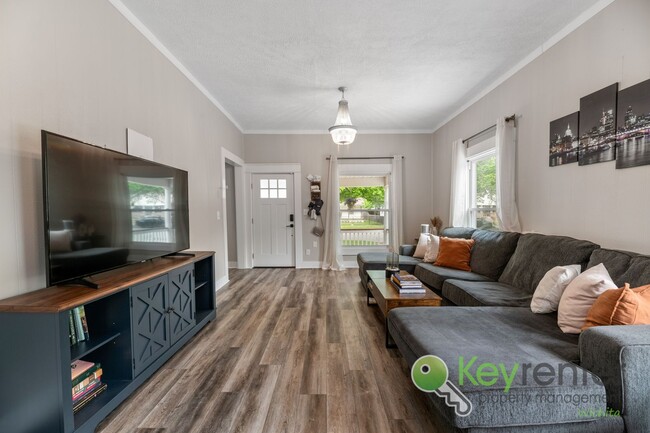 Building Photo - Delano District | Renovated 3 Bedroom 3 Ba...