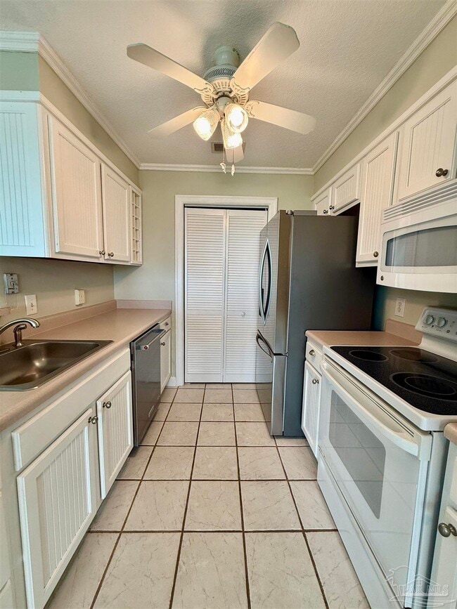 Building Photo - 200 Pensacola Beach Rd