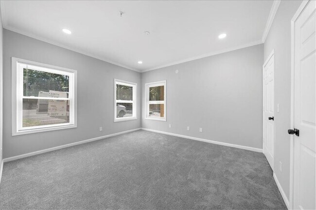 Building Photo - 5399 Northland Dr NE