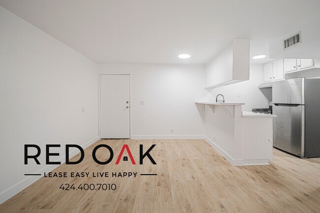 Building Photo - 4651 Cahuenga Blvd