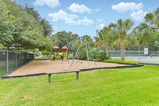 Building Photo - 1352 Country Pl Dr