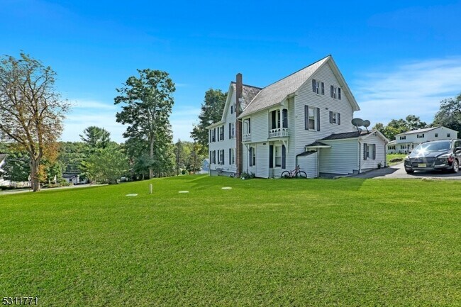 Building Photo - 27 Brighton Rd