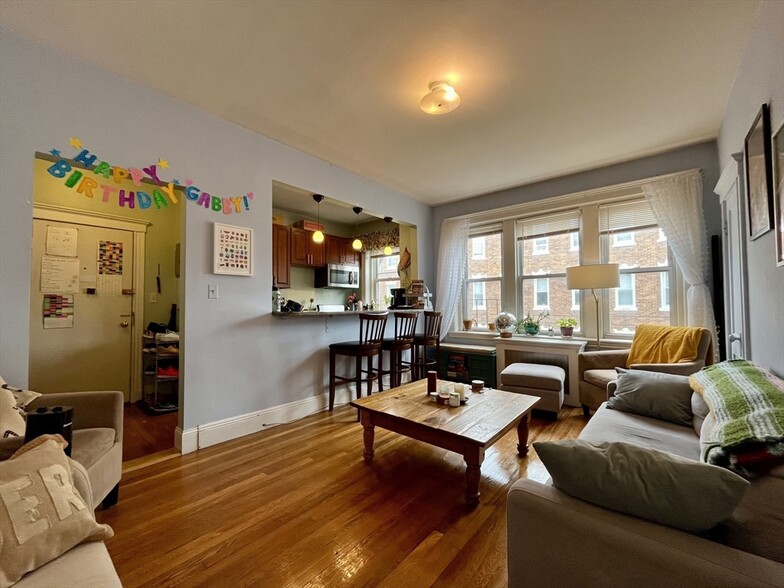 Primary Photo - 229 Kelton St