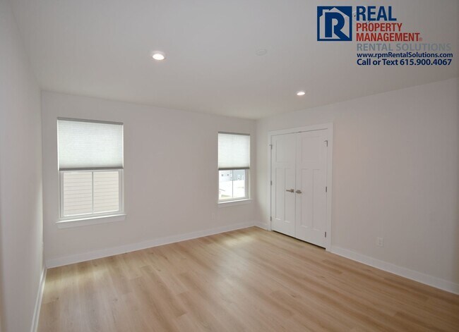 Building Photo - Luxury 4 bd 3.5 bath with office, bonus ro...
