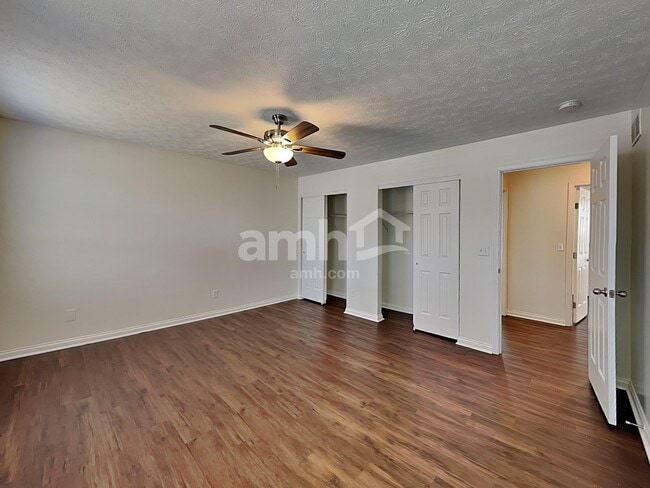 Building Photo - 2159 Glenview Dr