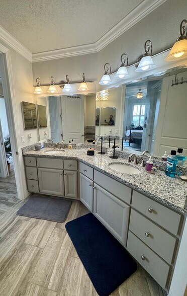 Building Photo - 6 Riverwalk Drive