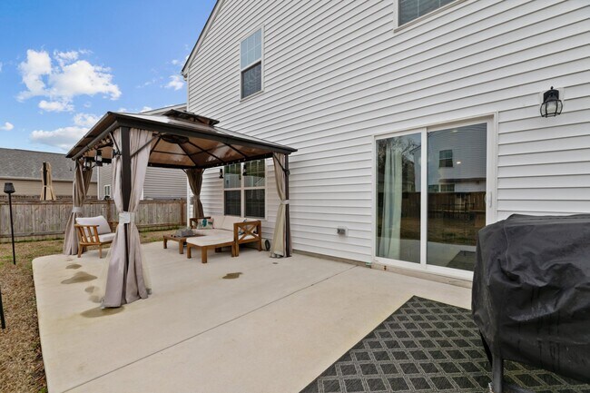 Building Photo - 301 Ginger Dr