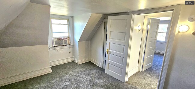 Building Photo - Spacious 5-Bedroom Bellevue Home with Sunroom & Massive Backyard