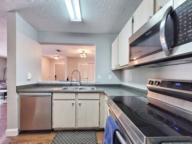 Building Photo - 3705 SW 27th St