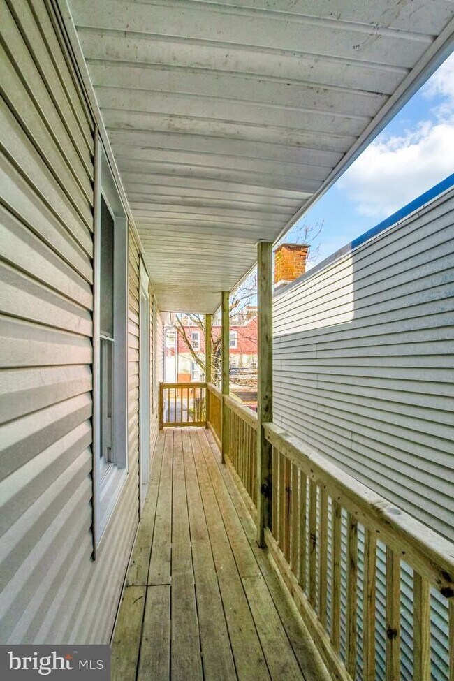 Building Photo - Coming Soon - Spacious 3 Bedroom 1.5 Bath ...