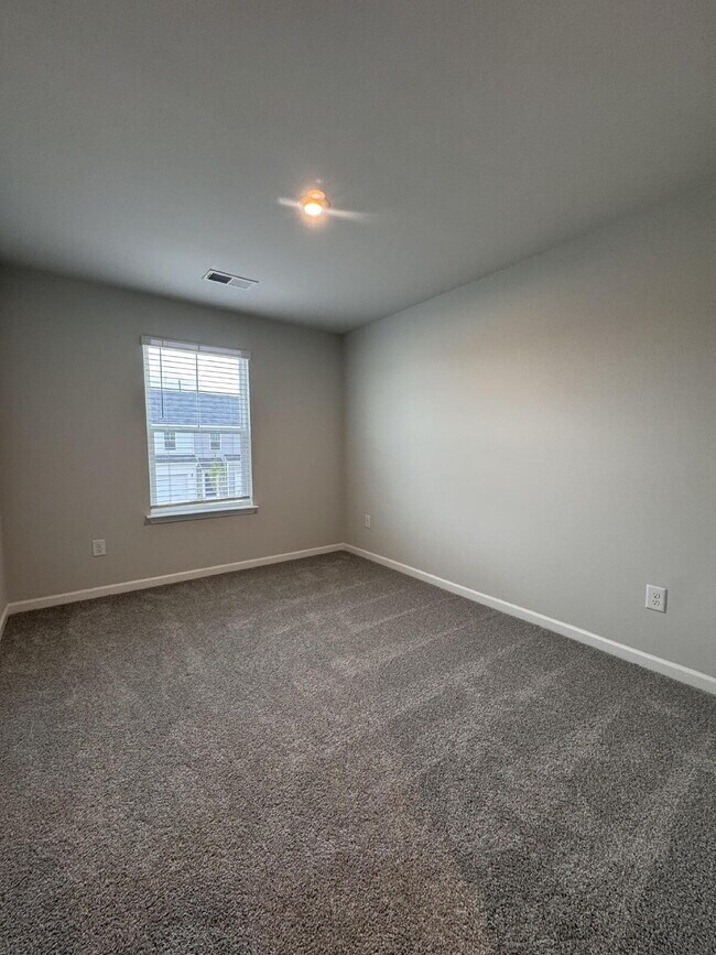 Building Photo - Modern 3-Bed Townhome in Greer — Stylish D...
