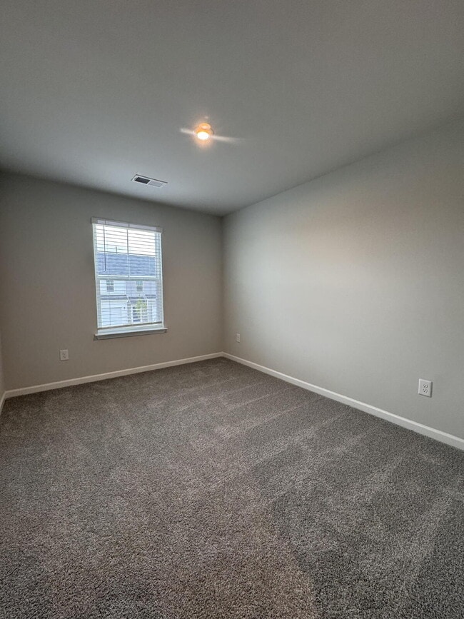 Building Photo - PRICE REDUCED! Modern 3-Bed Townhome in Greer — Stylish Design & Community Perks in Prime Location!