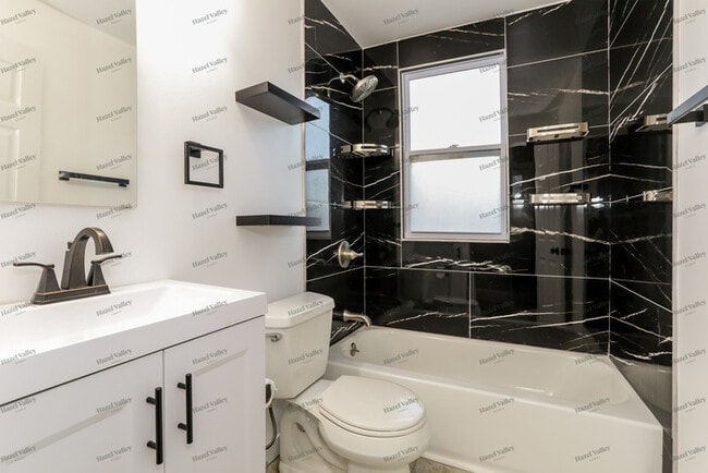 Building Photo - 1709 Wyoming Ave