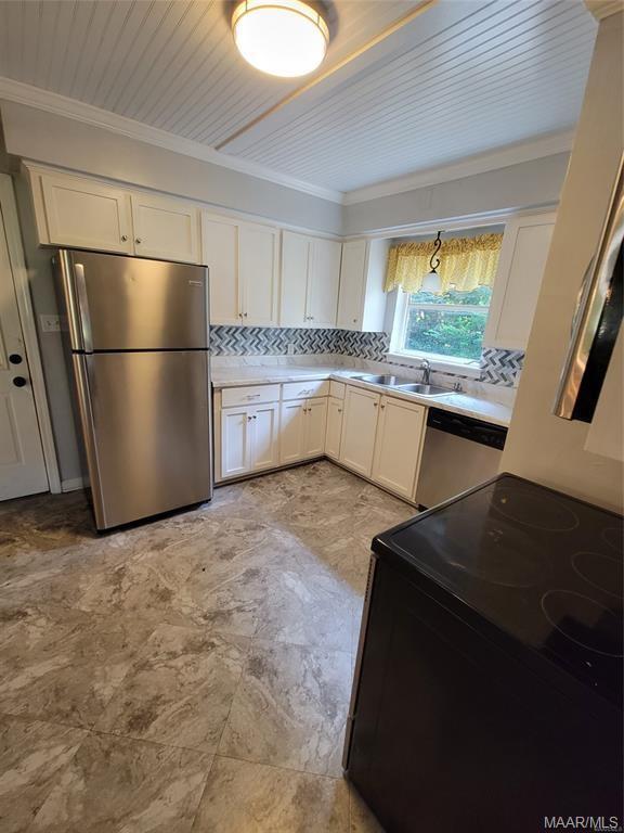 Building Photo - 558 Karen Rd