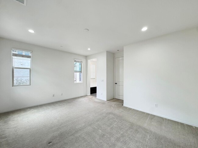Building Photo - Beautiful 3B/2.5BA Townhome in 4S Ranch!