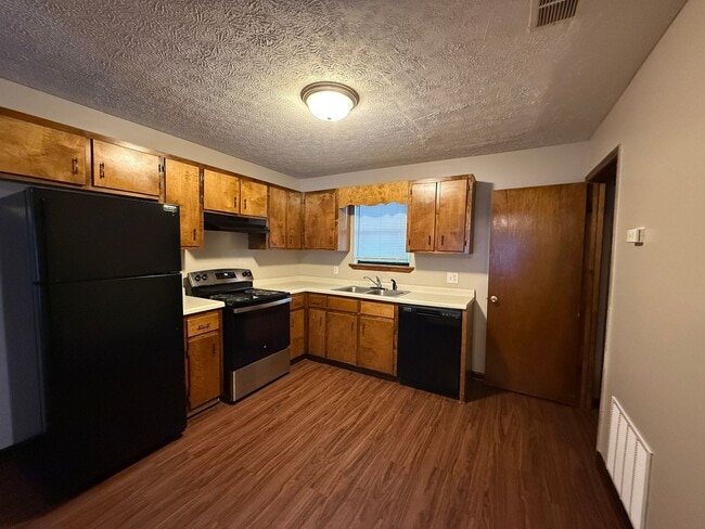 Building Photo - Smokerise Park - 2BR/1BA East Athens Living