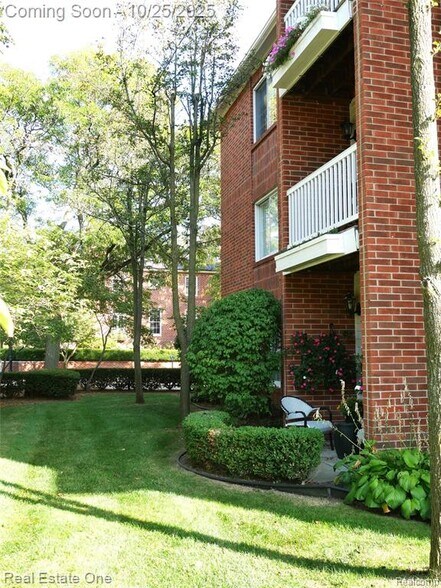 Building Photo - 444 Chester St