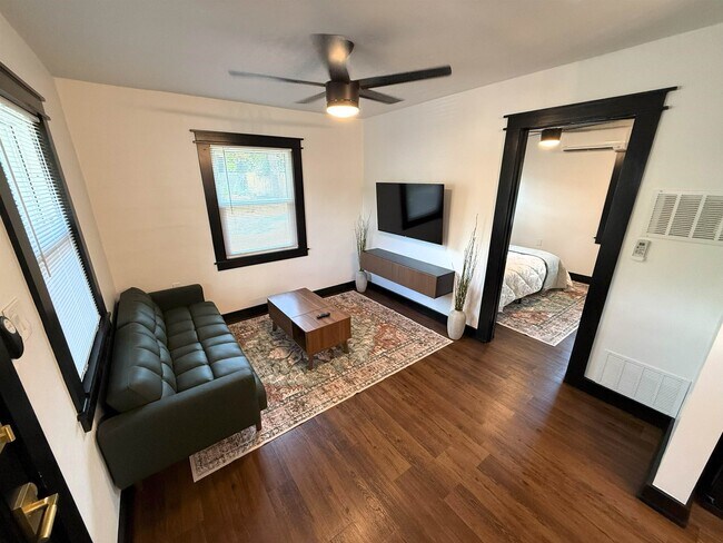 Building Photo - 742 Parklawn Ct