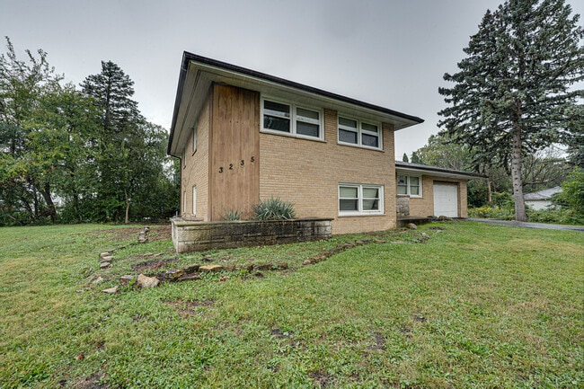 Building Photo - 3235 W 157th St