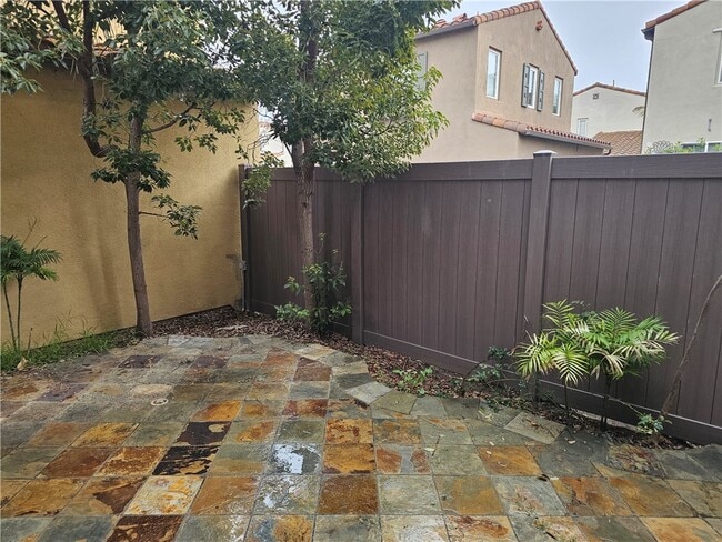 Building Photo - 16090 Valley Oak Dr