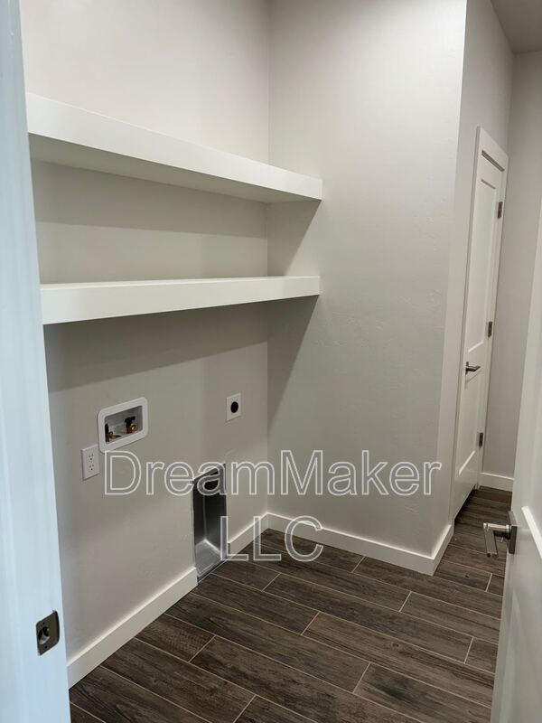 Building Photo - 909 Riva Pkwy