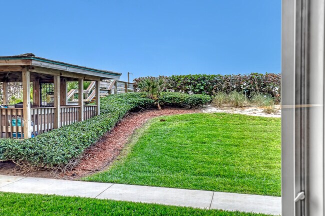 Building Photo - 9550 S Ocean Dr
