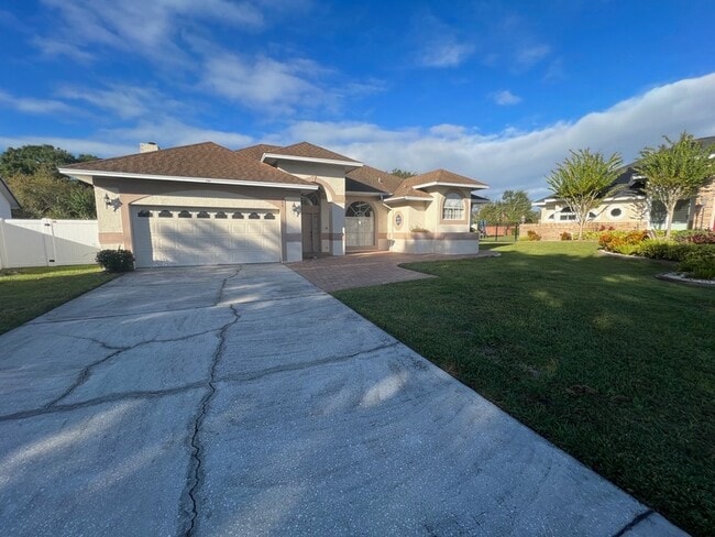 Building Photo - 664 Wyckliffe Pl