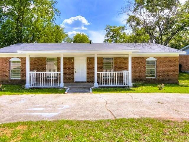 Primary Photo - 2824 Meadowbrook Dr