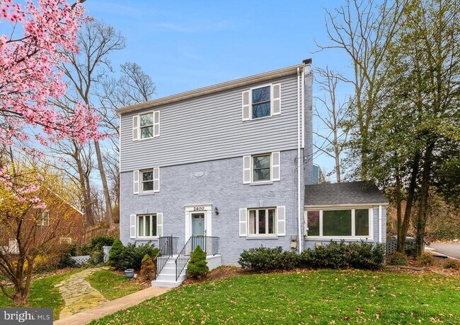 Building Photo - 2400 S Arlington Ridge Rd