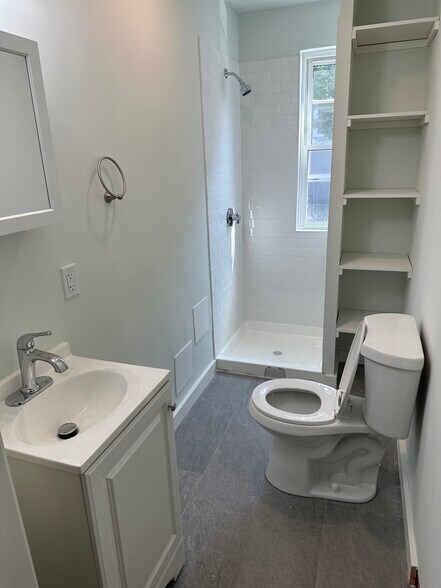 Building Photo - 515 E Broadway