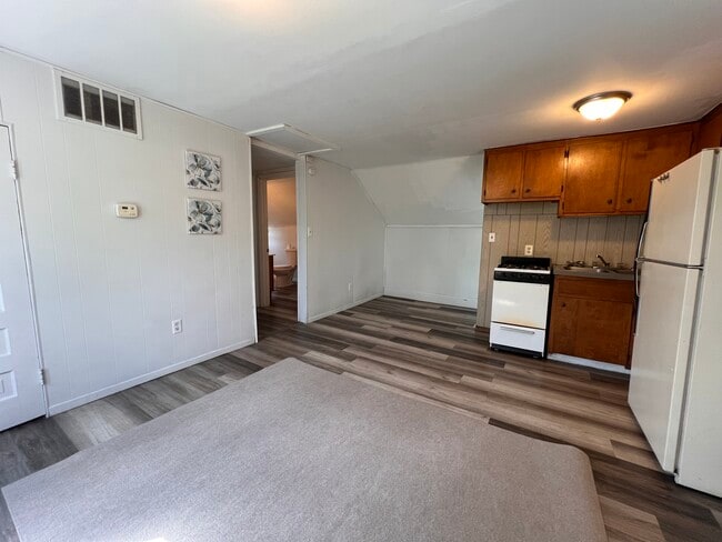 Building Photo - 2634 N Michigan Ave