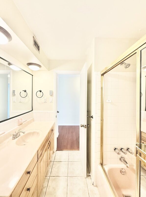 Building Photo - 13788 Montego Dr