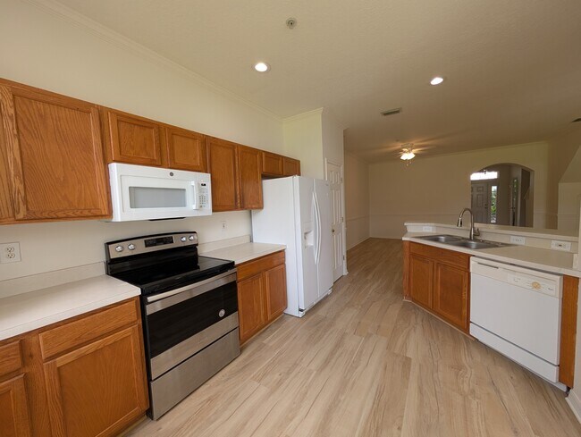 Building Photo - 4004 Crabtree Ave