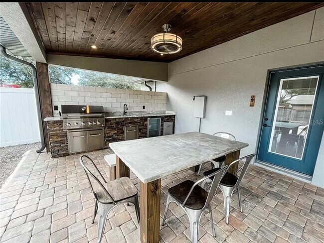 Building Photo - 18505 3rd Ave