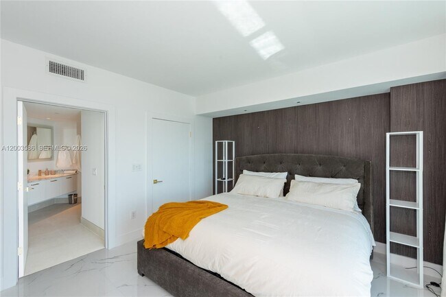 Building Photo - 500 Brickell Ave