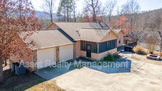 Building Photo - 306 White Cap Ln